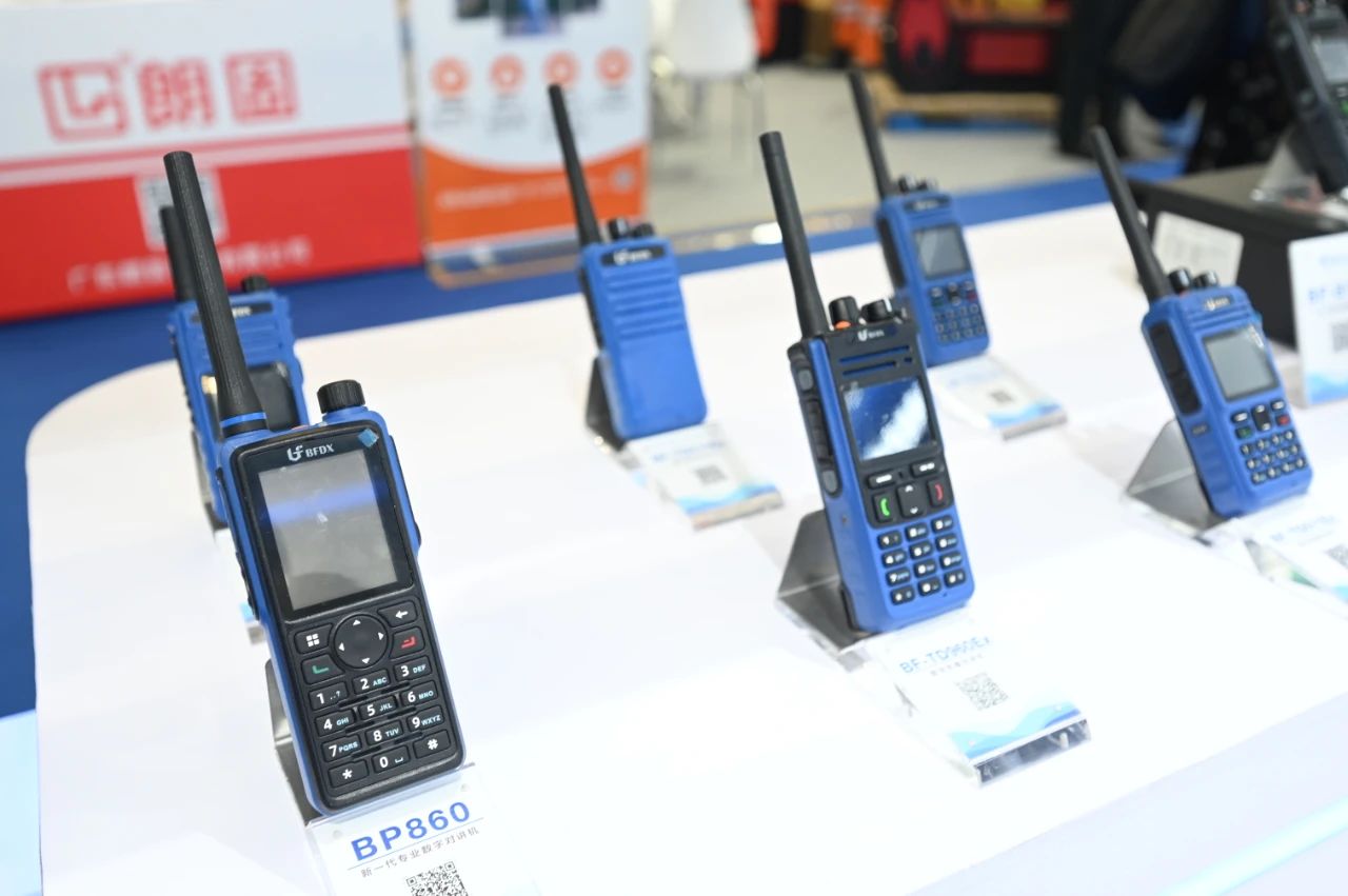 美國(guó)警察使用什么類(lèi)型的對(duì)講機(jī)？